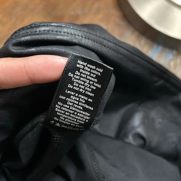 Yogalicious Black Floral Lux High Waist Elastic Free Side Pocket Ankle Leggings - Picture 8 of 8